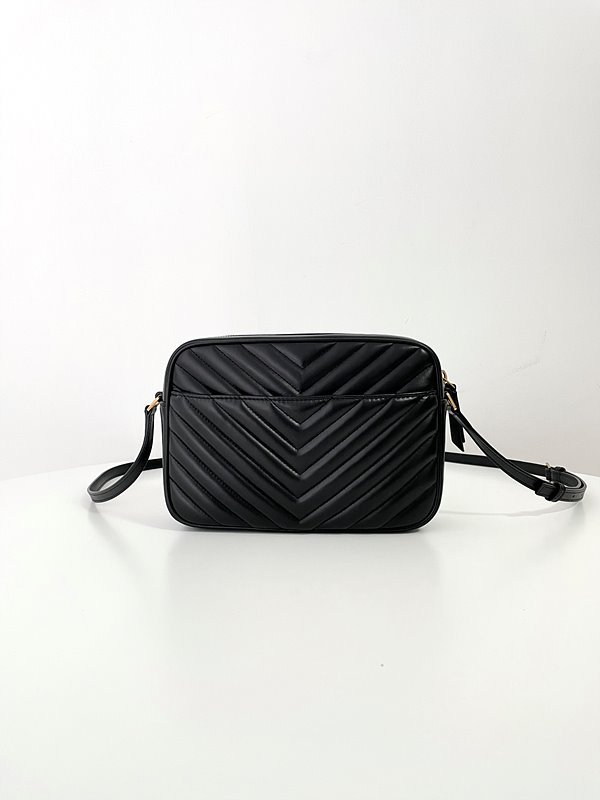 생로랑 퀼트 처리된 가죽 소재의 LOU 카메라백 [매장가 255만원대]