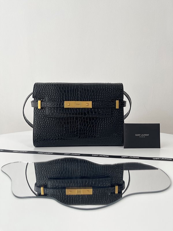 생로랑 크로커다일 엠보스드 샤이니 가죽 소재의 MANHATTAN 스몰 [매장가 359만원대]