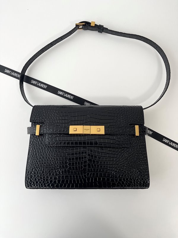 생로랑 크로커다일 엠보스드 샤이니 가죽 소재의 MANHATTAN 스몰 [매장가 359만원대]