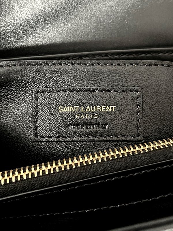 생로랑 퀄팅 가죽 소재 LOULOU 스몰 [매장가 405만원대]