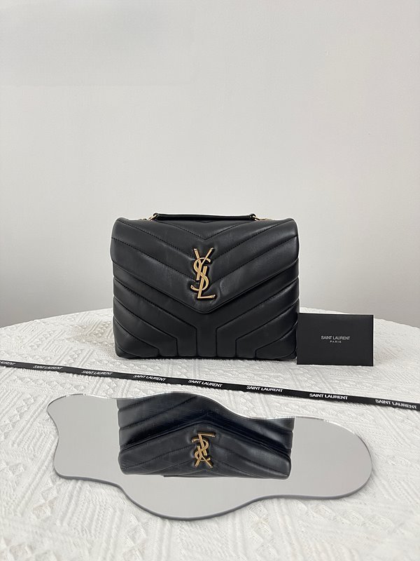 생로랑 퀄팅 가죽 소재 LOULOU 스몰 [매장가 405만원대]