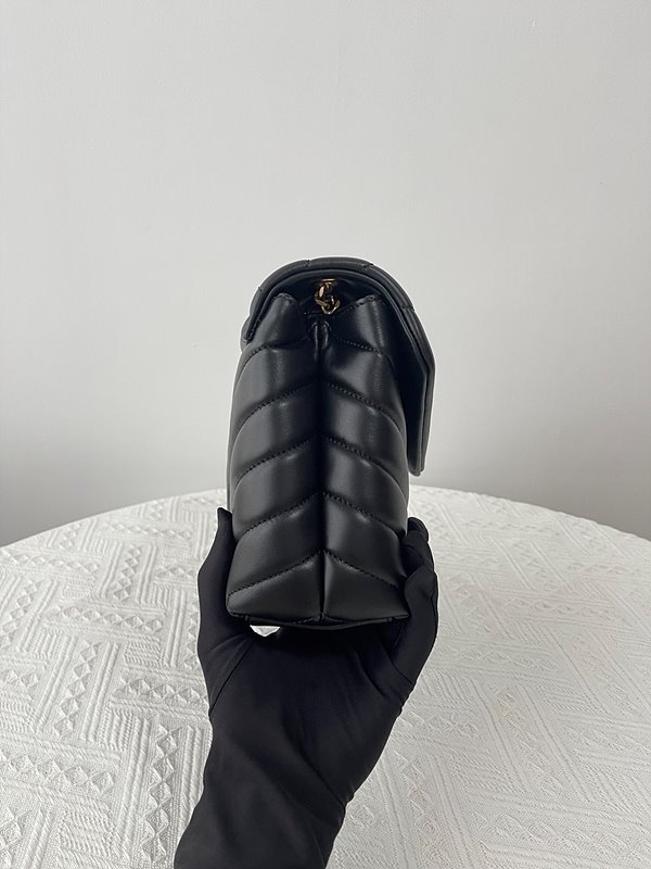 생로랑 퀄팅 가죽 소재 LOULOU 스몰 [매장가 405만원대]