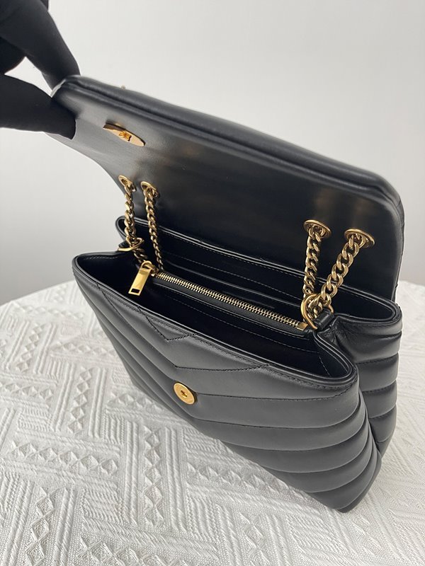 생로랑 퀄팅 가죽 소재 LOULOU 스몰 [매장가 405만원대]