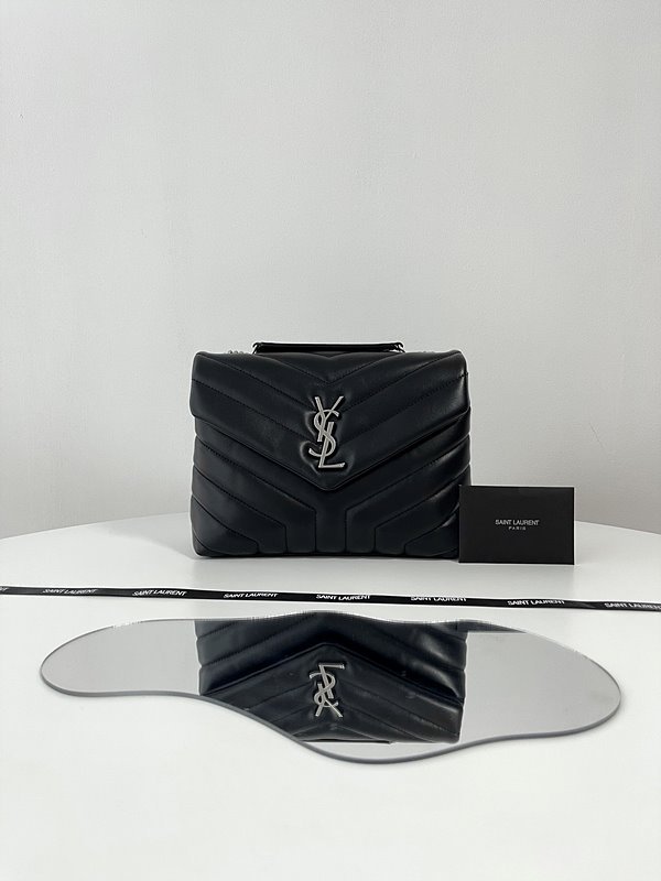 생로랑 퀄팅 가죽 소재 LOULOU 스몰 [매장가 405만원대]