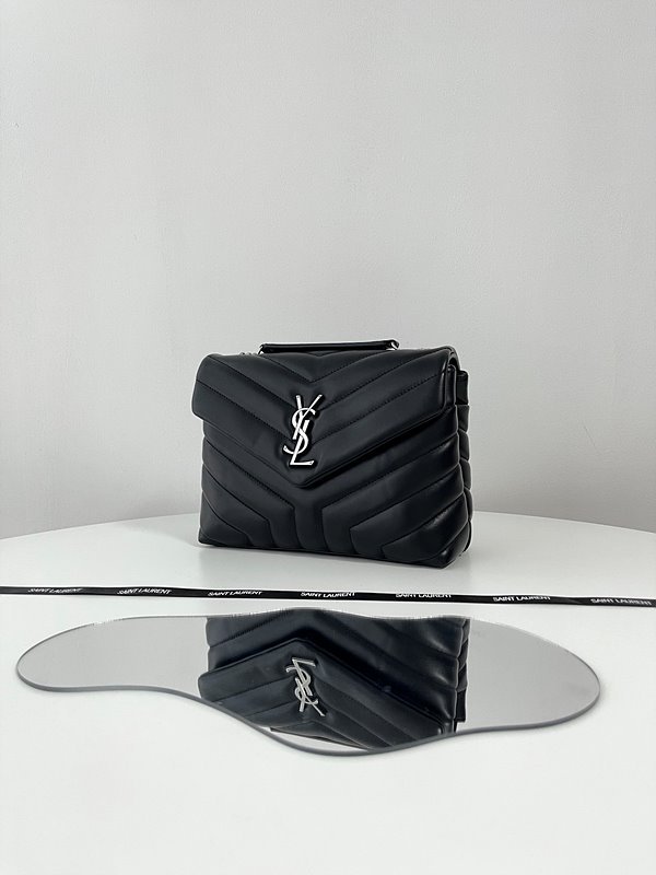 생로랑 퀄팅 가죽 소재 LOULOU 스몰 [매장가 405만원대]