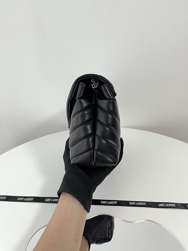 생로랑 퀄팅 가죽 소재 LOULOU 스몰 [매장가 405만원대]