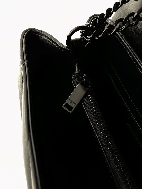 생로랑 퀄팅 가죽 소재 LOULOU 스몰 [매장가 405만원대]