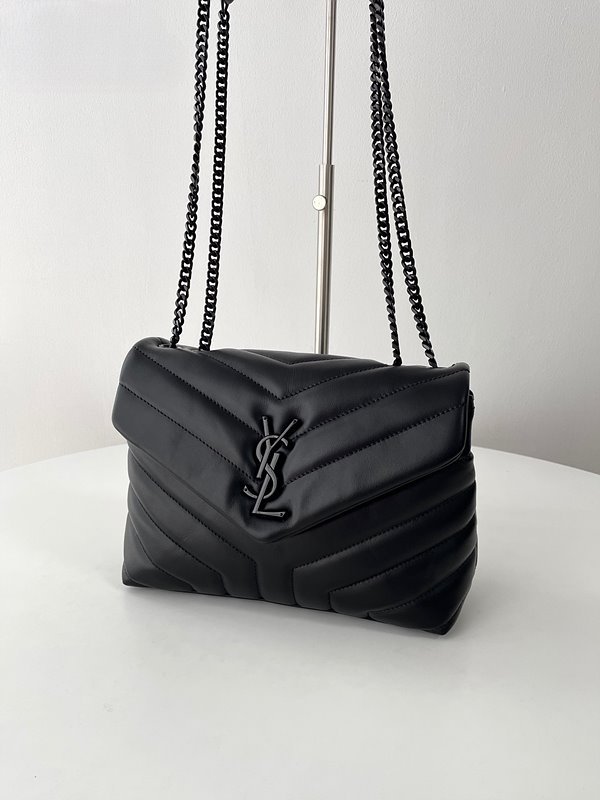 생로랑 퀄팅 가죽 소재 LOULOU 스몰 [매장가 405만원대]