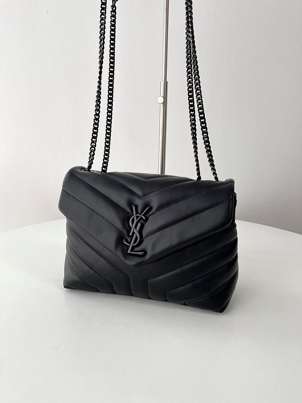 생로랑 퀄팅 가죽 소재 LOULOU 스몰 [매장가 405만원대]