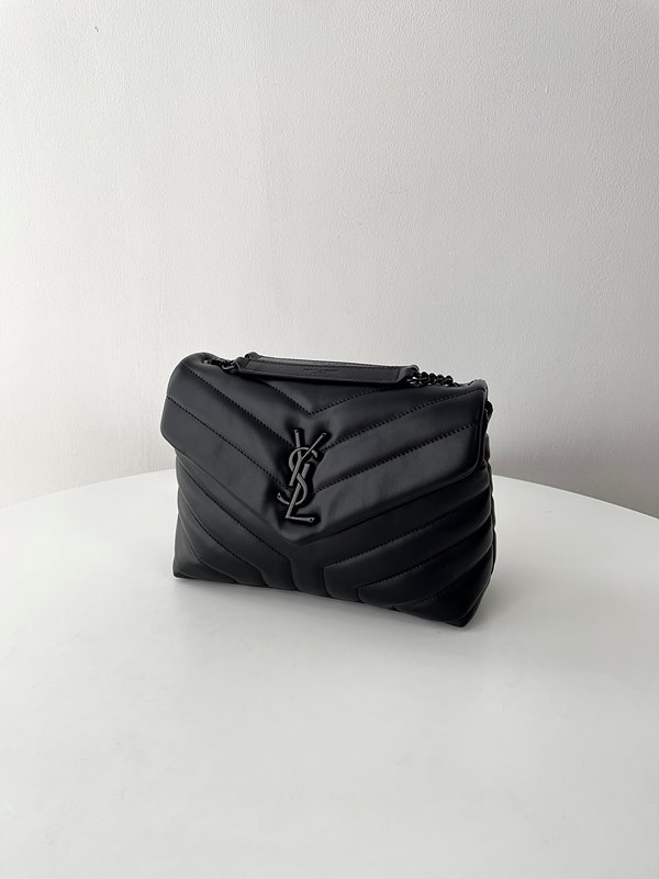 생로랑 퀄팅 가죽 소재 LOULOU 스몰 [매장가 405만원대]