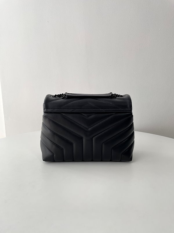 생로랑 퀄팅 가죽 소재 LOULOU 스몰 [매장가 405만원대]