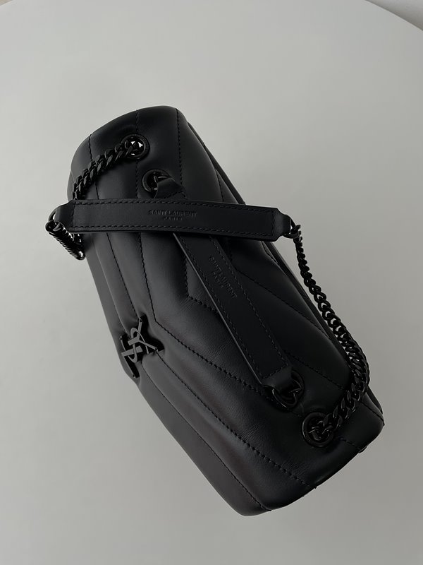 생로랑 퀄팅 가죽 소재 LOULOU 스몰 [매장가 405만원대]