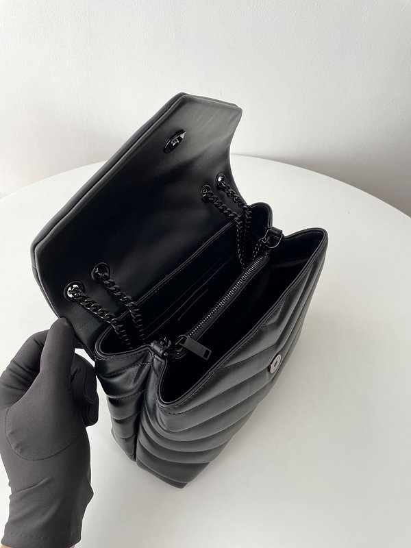 생로랑 퀄팅 가죽 소재 LOULOU 스몰 [매장가 405만원대]