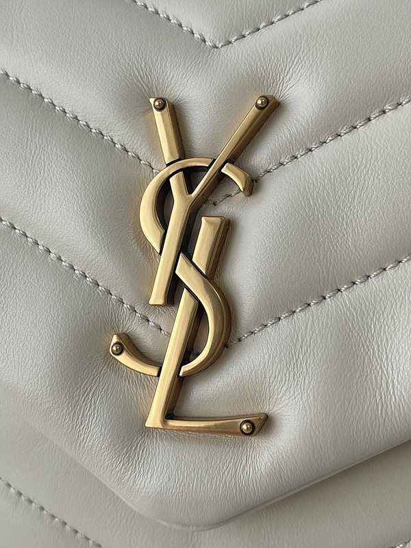 생로랑 퀄팅 가죽 소재 LOULOU 스몰 [매장가 405만원대]