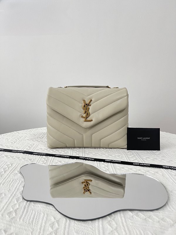 생로랑 퀄팅 가죽 소재 LOULOU 스몰 [매장가 405만원대]