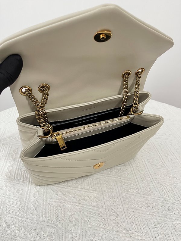 생로랑 퀄팅 가죽 소재 LOULOU 스몰 [매장가 405만원대]