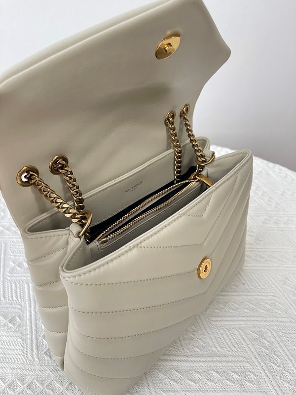 생로랑 퀄팅 가죽 소재 LOULOU 스몰 [매장가 405만원대]