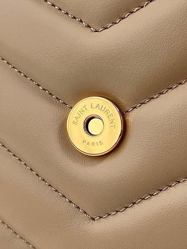 생로랑 퀄팅 가죽 소재 LOULOU 스몰 [매장가 405만원대]