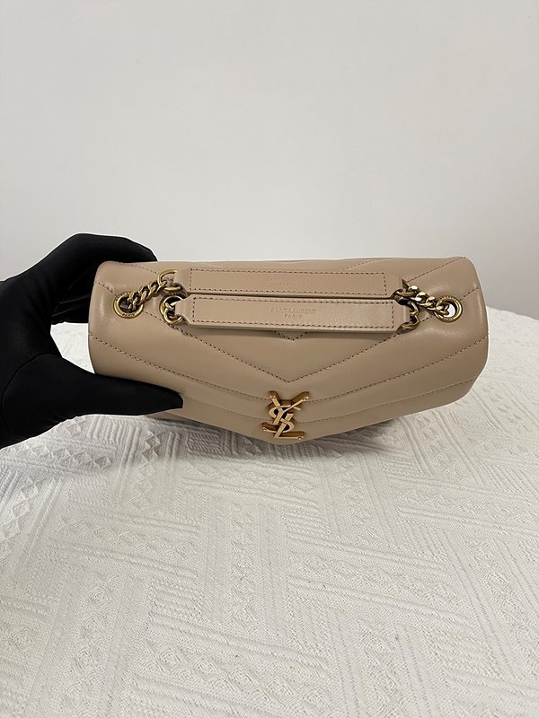 생로랑 퀄팅 가죽 소재 LOULOU 스몰 [매장가 405만원대]