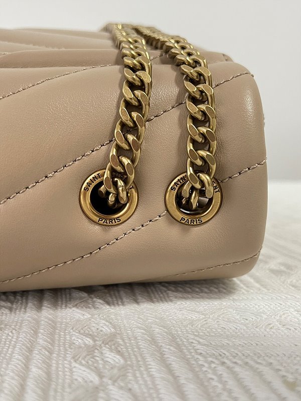 생로랑 퀄팅 가죽 소재 LOULOU 스몰 [매장가 405만원대]