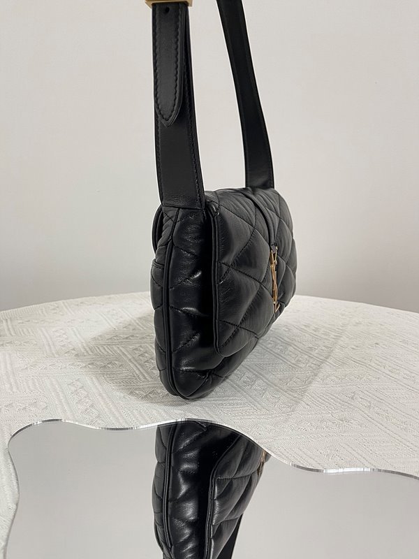 생로랑 퀄트 처리된 램스킨 소재의 LE 57 숄더백 [매장가 389만원대]