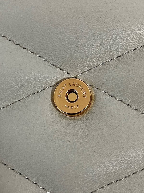 생로랑 퀄트 처리된 램스킨 소재의 LE 57 숄더백 [매장가 389만원대]