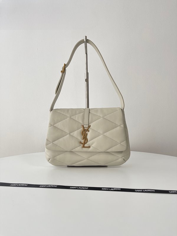 생로랑 퀄트 처리된 램스킨 소재의 LE 57 숄더백 [매장가 389만원대]