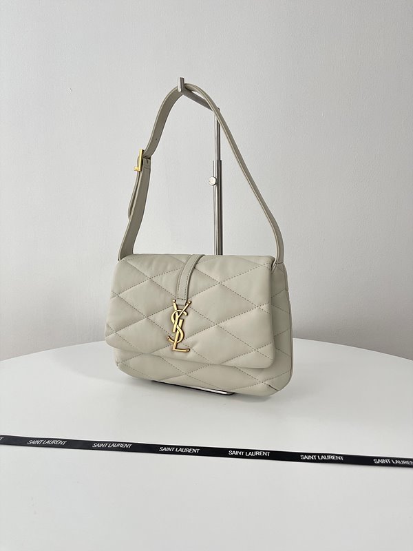 생로랑 퀄트 처리된 램스킨 소재의 LE 57 숄더백 [매장가 389만원대]