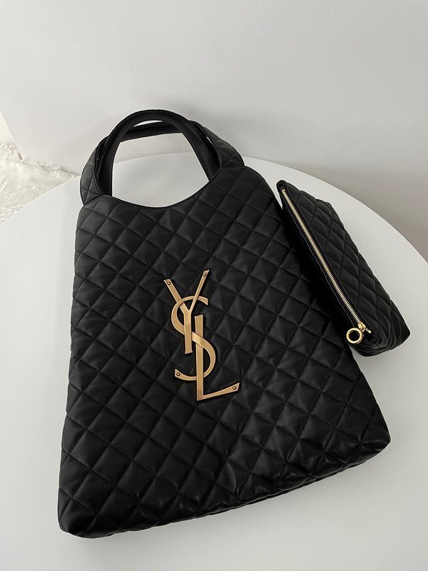 생로랑 퀄트 처리된 램스킨 소재의 ICARE 맥시 쇼퍼백 [매장가 635만원대]