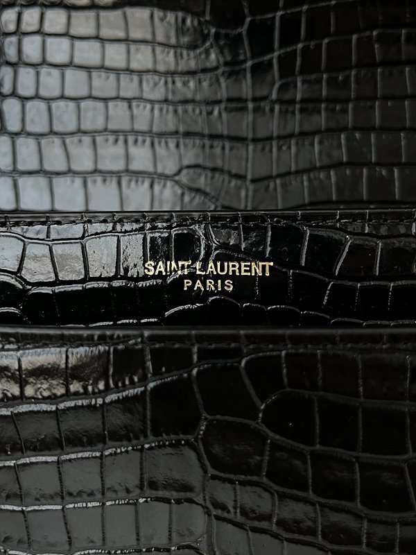 생로랑 엠보싱 크로커다일 가죽 소재 SUNSET 미디엄 [매장가 405만원대]