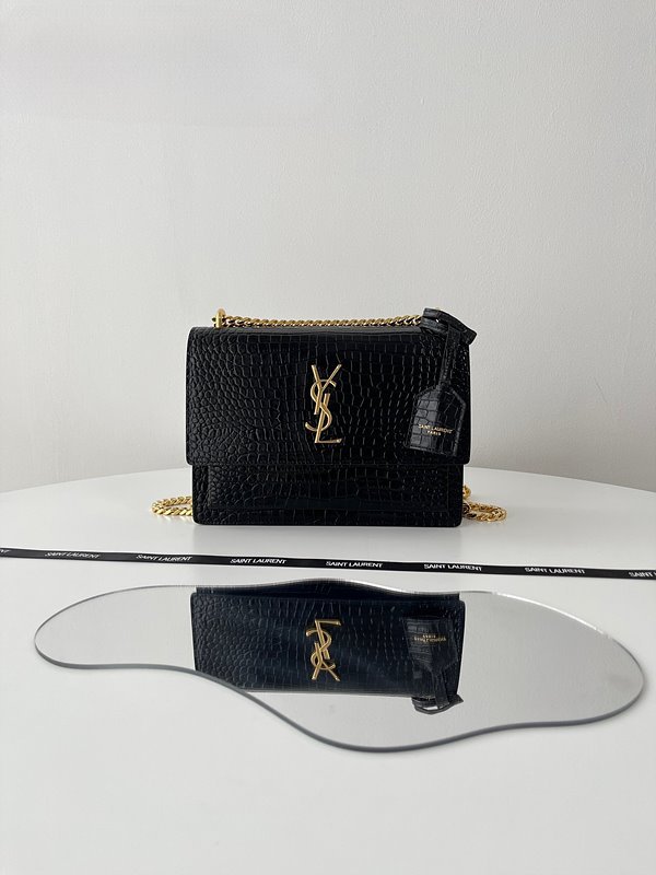 생로랑 엠보싱 크로커다일 가죽 소재 SUNSET 미디엄 [매장가 405만원대]