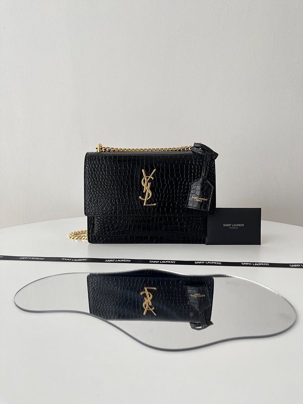 생로랑 엠보싱 크로커다일 가죽 소재 SUNSET 미디엄 [매장가 405만원대]