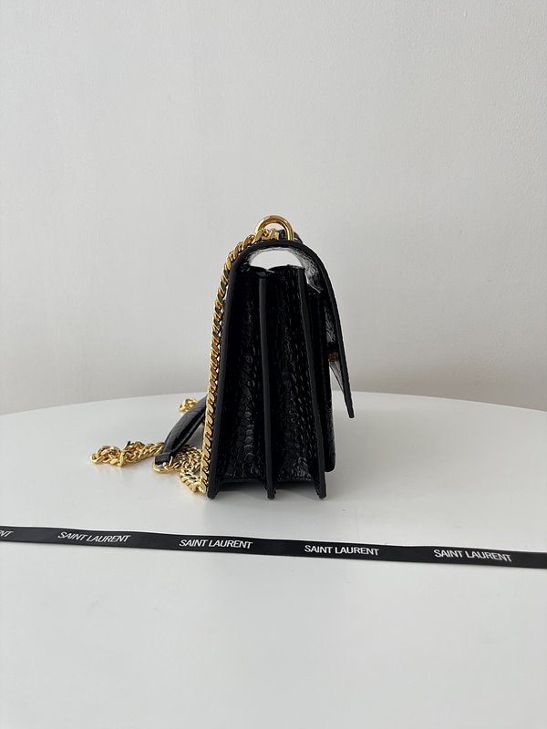 생로랑 엠보싱 크로커다일 가죽 소재 SUNSET 미디엄 [매장가 405만원대]