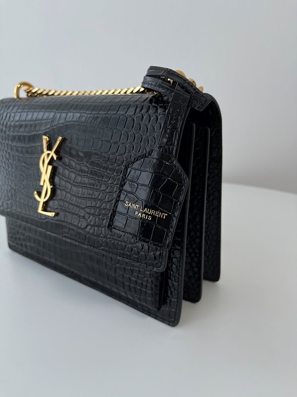 생로랑 엠보싱 크로커다일 가죽 소재 SUNSET 미디엄 [매장가 405만원대]
