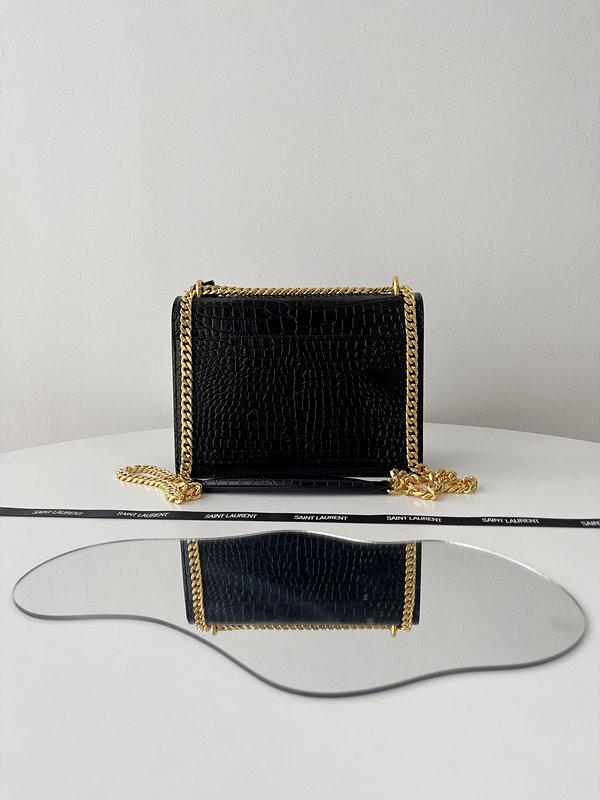 생로랑 엠보싱 크로커다일 가죽 소재 SUNSET 미디엄 [매장가 405만원대]