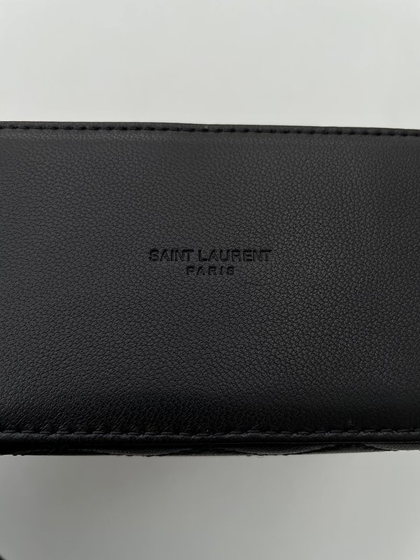 생로랑 양가죽 GABY 화장대 가방 [매장가 275만원대]