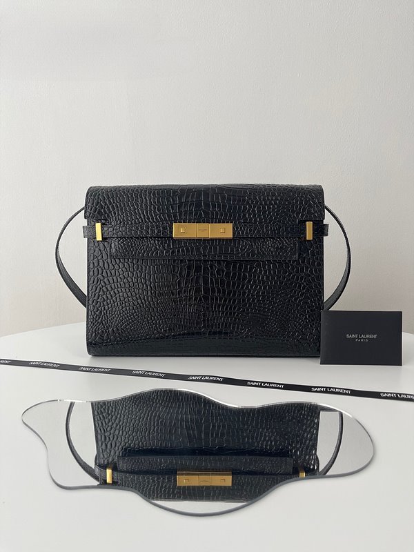 생로랑 샤이니 크로커다일 엠보스드 가죽 소재의 MANHATTAN [매장가 405만원대]