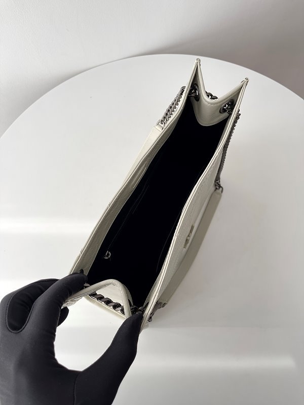 생로랑 빈티지 가죽 소재 NIKI 쇼핑백 [매장가 309만원대]