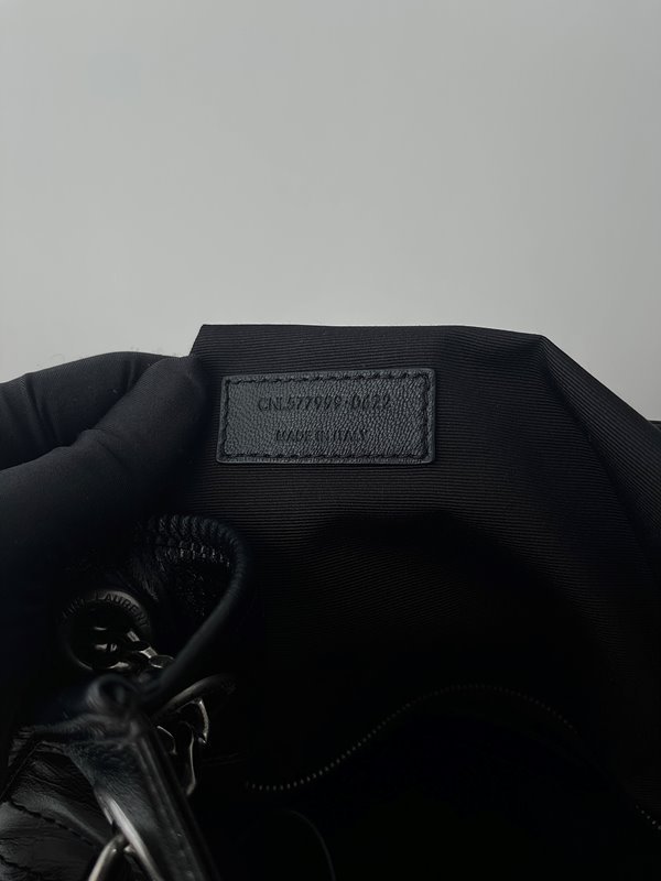 생로랑 빈티지 가죽 소재 NIKI 쇼핑백 [매장가 309만원대]