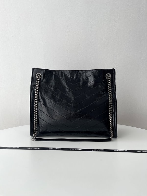 생로랑 빈티지 가죽 소재 NIKI 쇼핑백 [매장가 309만원대]