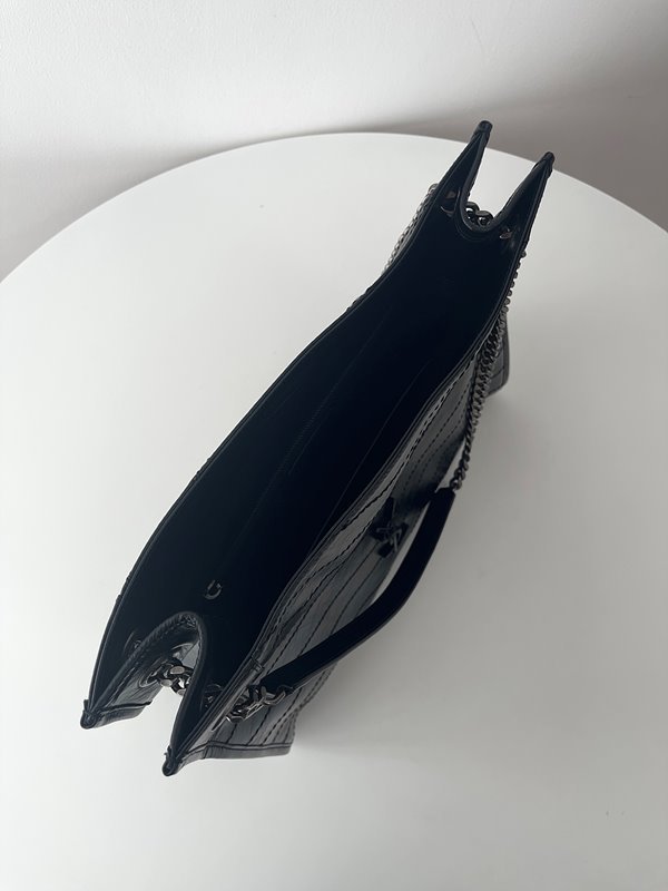 생로랑 빈티지 가죽 소재 NIKI 쇼핑백 [매장가 309만원대]