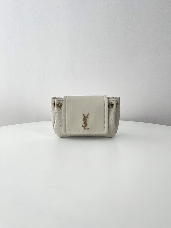 생로랑 램스킨 소재의 모노그램 NOLITA 미니백 [매장가 195만원대]