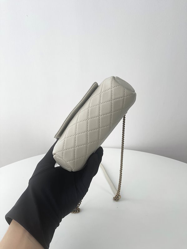 생로랑 램스킨 소재의 모노그램 NOLITA 미니백 [매장가 195만원대]