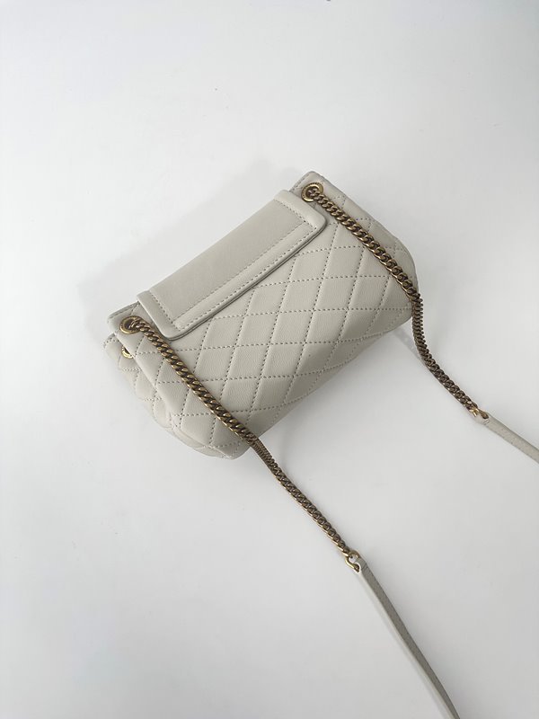 생로랑 램스킨 소재의 모노그램 NOLITA 미니백 [매장가 195만원대]