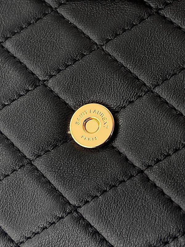 생로랑 램스킨 소재의 모노그램 NOLITA 미니백 [매장가 195만원대]