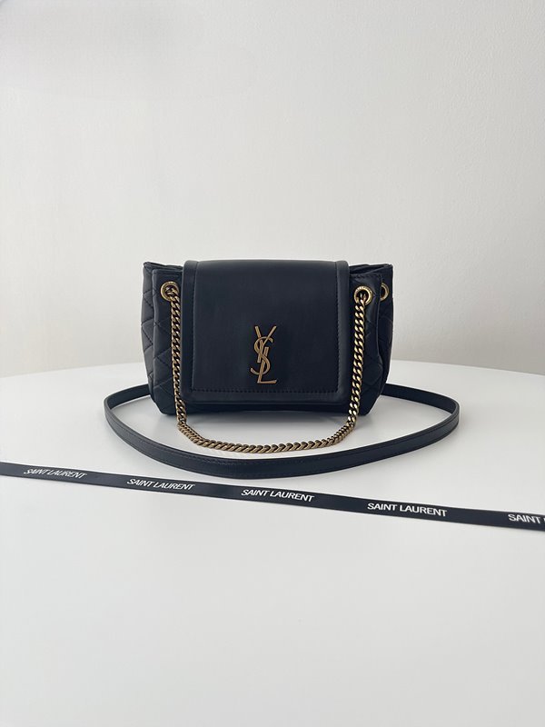 생로랑 램스킨 소재의 모노그램 NOLITA 미니백 [매장가 195만원대]