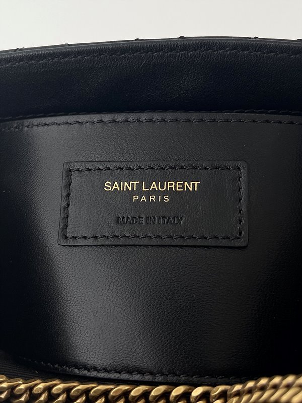 생로랑 램스킨 소재의 모노그램 NOLITA 미니백 [매장가 195만원대]