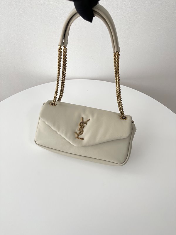 생로랑 램스킨 소재의 CALYPSO [매장가 389만원대]