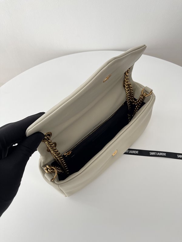 생로랑 램스킨 소재의 CALYPSO [매장가 389만원대]