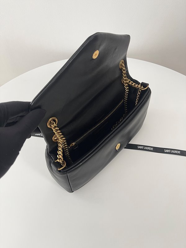 생로랑 램스킨 소재의 CALYPSO [매장가 389만원대]